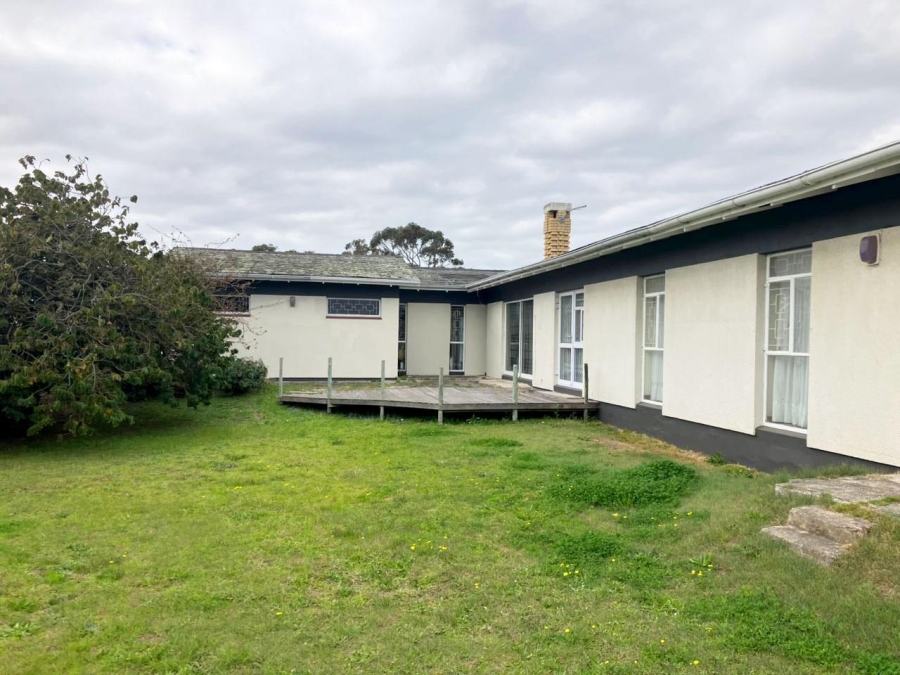 4 Bedroom Property for Sale in Kabega Park Eastern Cape